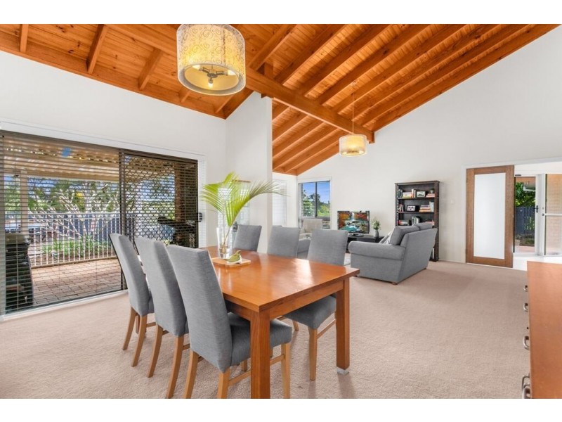 33 Westlake Drive, Mount Ommaney QLD 4074