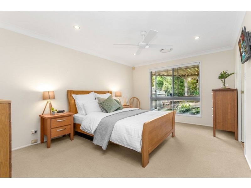 33 Westlake Drive, Mount Ommaney QLD 4074