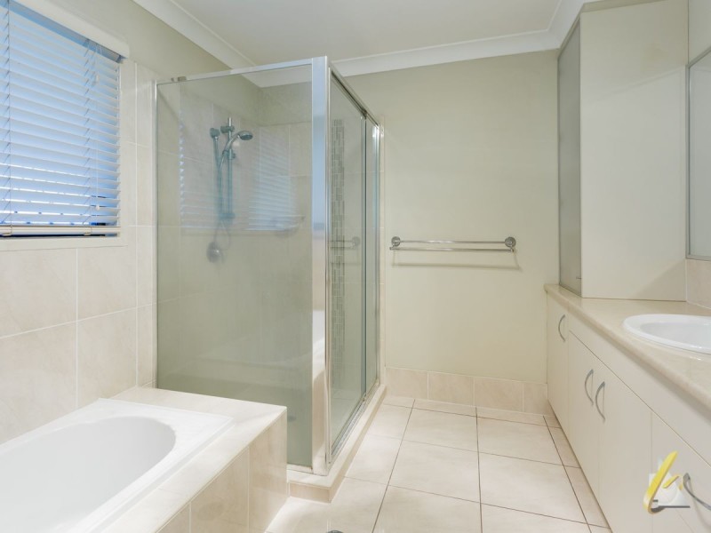 1,2 & 3/37 Carisbrook Cct, Forest Lake QLD 4078