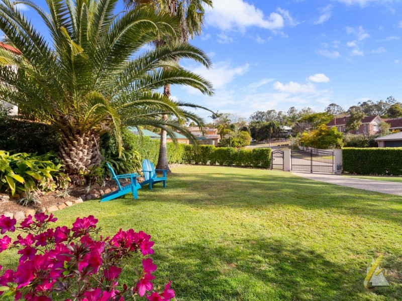 18 Drysdale Crescent, Brookfield QLD 4069