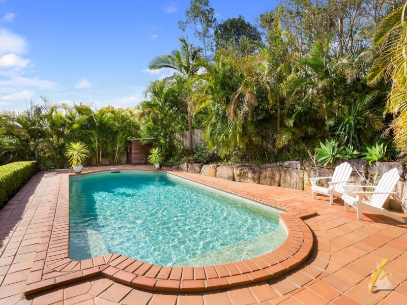 18 Drysdale Crescent, Brookfield QLD 4069