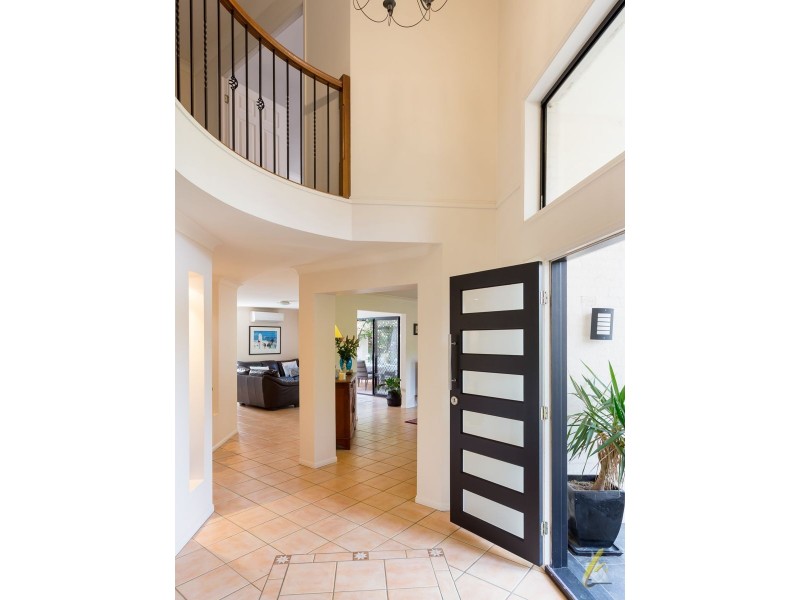 18 Drysdale Crescent, Brookfield QLD 4069