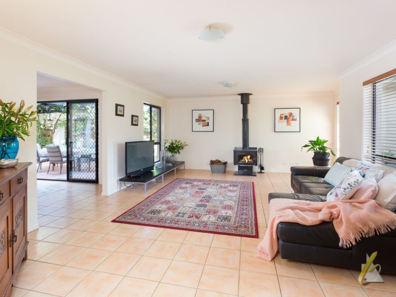 18 Drysdale Crescent, Brookfield QLD 4069