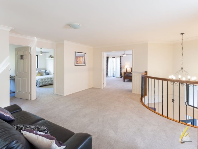 18 Drysdale Crescent, Brookfield QLD 4069