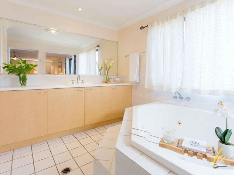 18 Drysdale Crescent, Brookfield QLD 4069