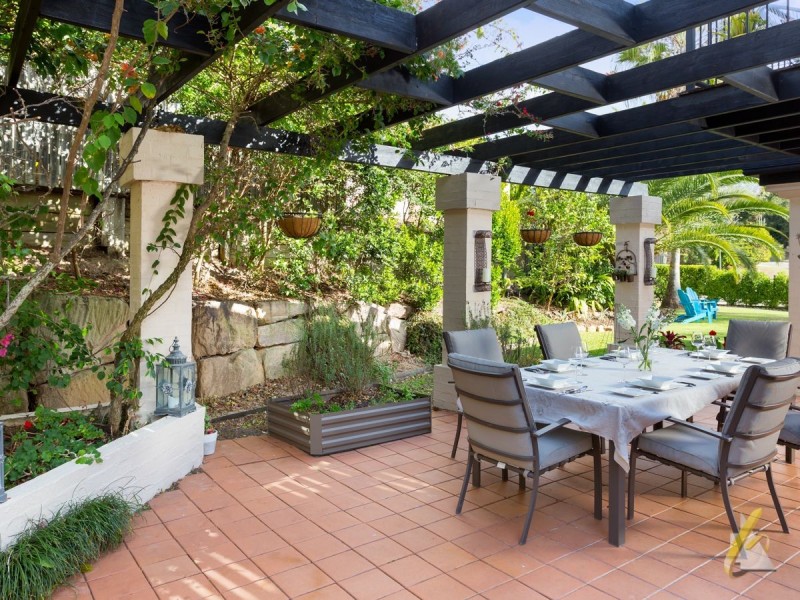 18 Drysdale Crescent, Brookfield QLD 4069