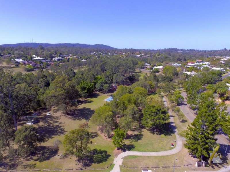 18 Drysdale Crescent, Brookfield QLD 4069