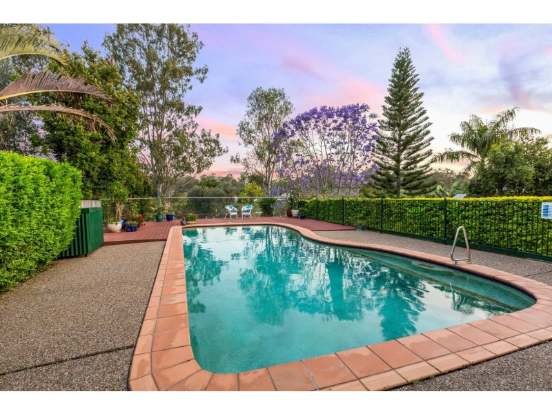 15 McConnell Crescent, Brookfield QLD 4069