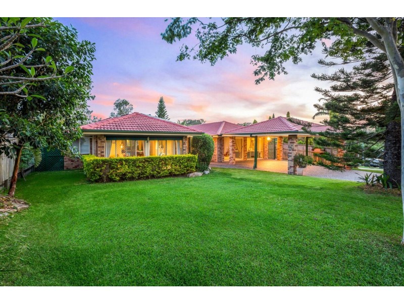 15 McConnell Crescent, Brookfield QLD 4069