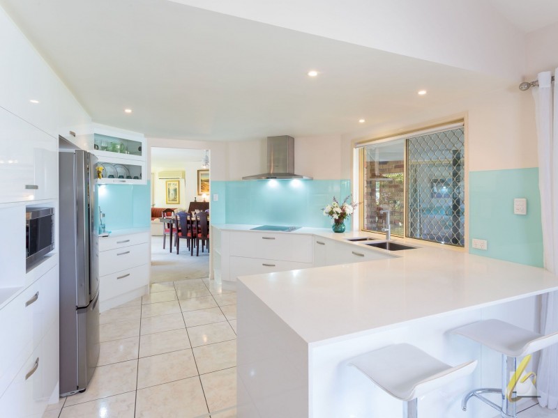 15 McConnell Crescent, Brookfield QLD 4069