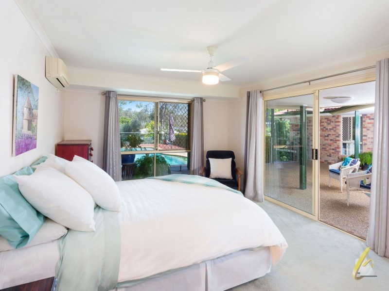 15 McConnell Crescent, Brookfield QLD 4069