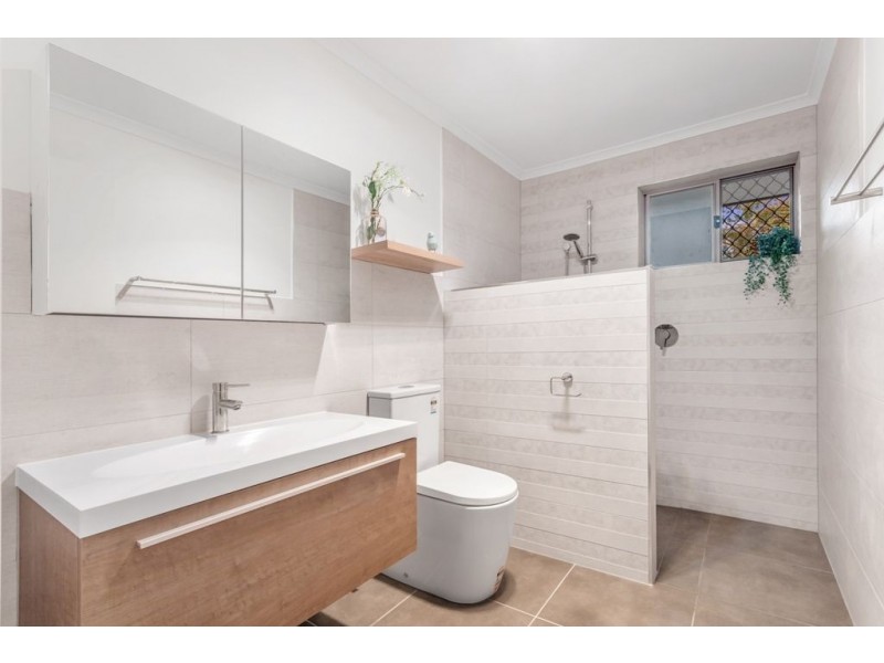 9 Rosemount Street, Sinnamon Park QLD 4073