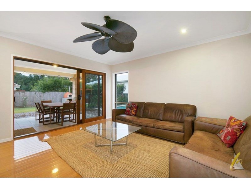8 Lorikeet Close, Fig Tree Pocket QLD 4069