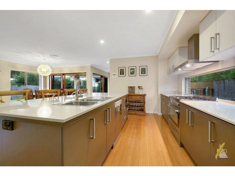 8 Lorikeet Close, Fig Tree Pocket QLD 4069