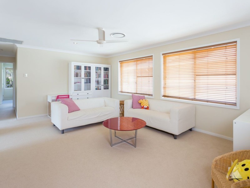 8 Lorikeet Close, Fig Tree Pocket QLD 4069
