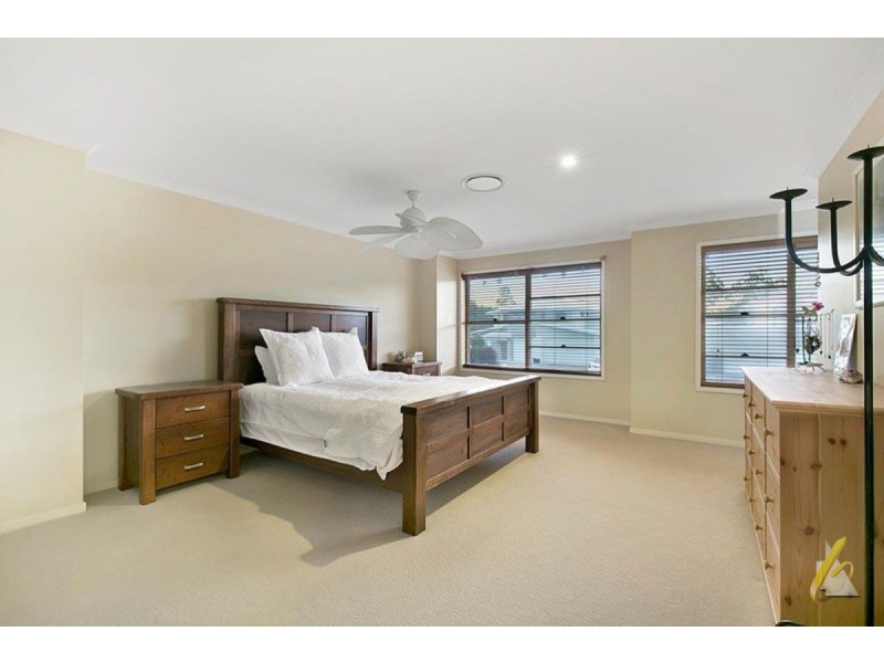 8 Lorikeet Close, Fig Tree Pocket QLD 4069
