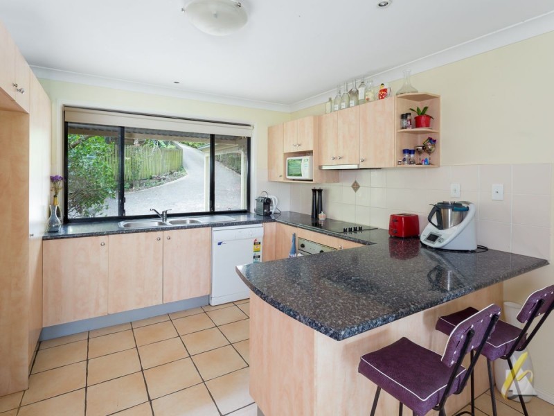 136 Stanley Terrace, Taringa QLD 4068