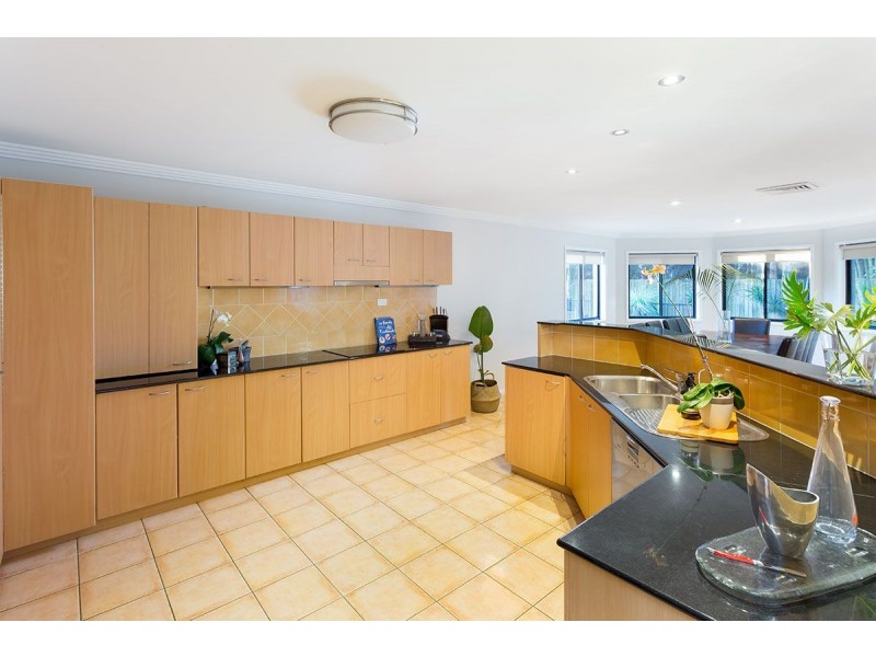 63 Kensington Circuit, Brookfield QLD 4069