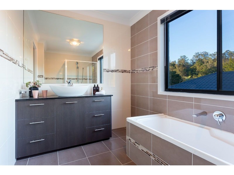 63 Kensington Circuit, Brookfield QLD 4069