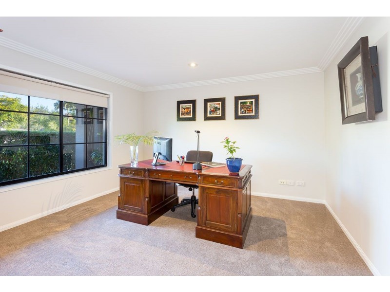 63 Kensington Circuit, Brookfield QLD 4069