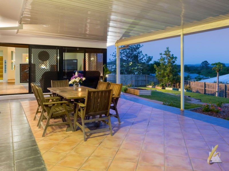 213 Gibson Crescent, Bellbowrie QLD 4070