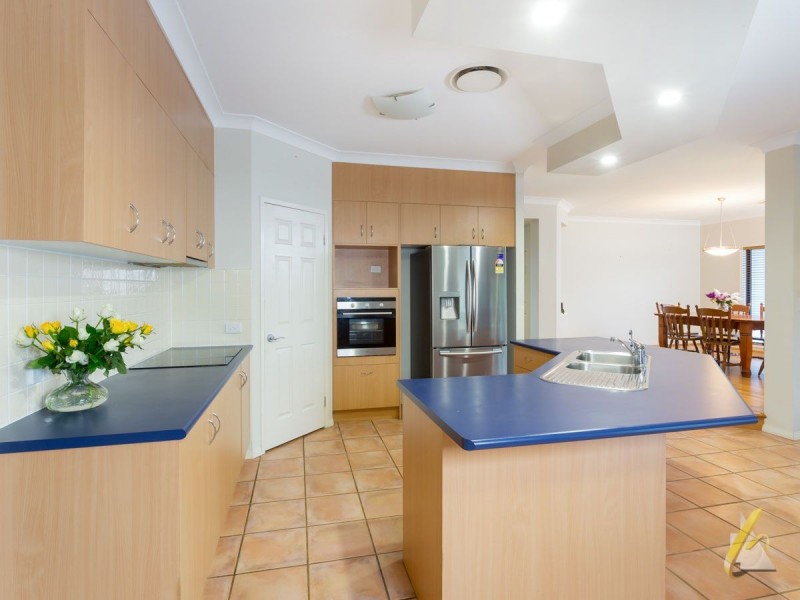 213 Gibson Crescent, Bellbowrie QLD 4070