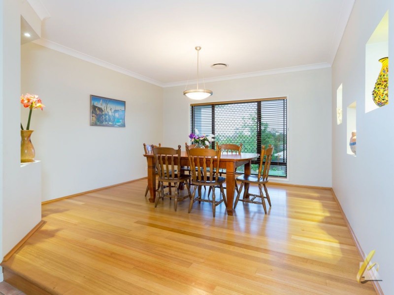 213 Gibson Crescent, Bellbowrie QLD 4070