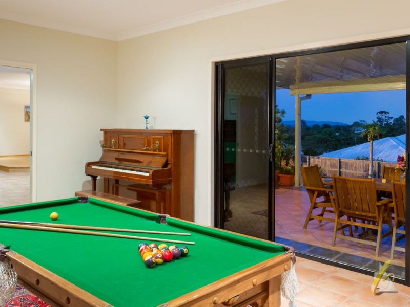 213 Gibson Crescent, Bellbowrie QLD 4070