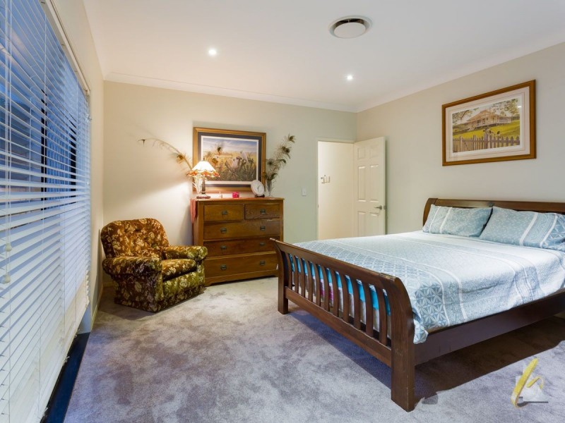 213 Gibson Crescent, Bellbowrie QLD 4070