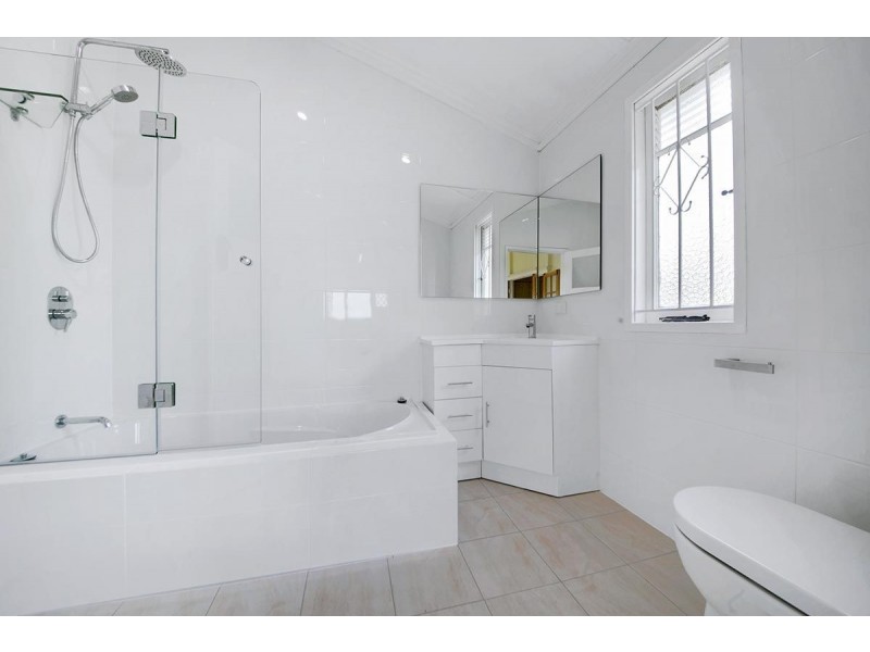 6 Smart Avenue, Eastern Heights QLD 4305