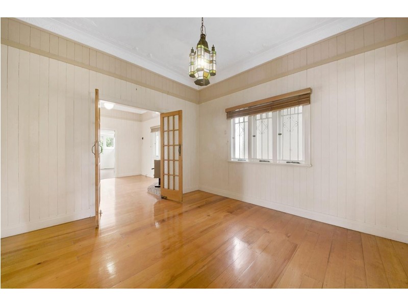 6 Smart Avenue, Eastern Heights QLD 4305