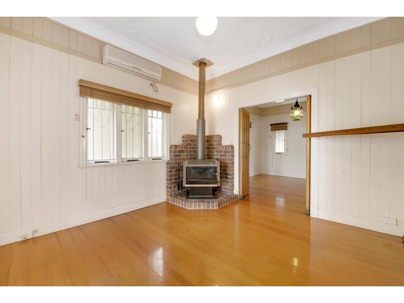 6 Smart Avenue, Eastern Heights QLD 4305