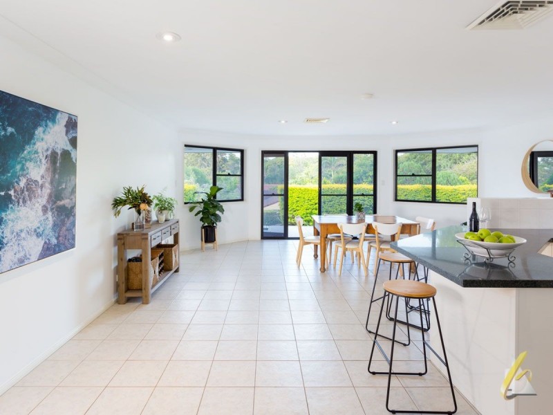 8 Casuarina Close, Bellbowrie QLD 4070