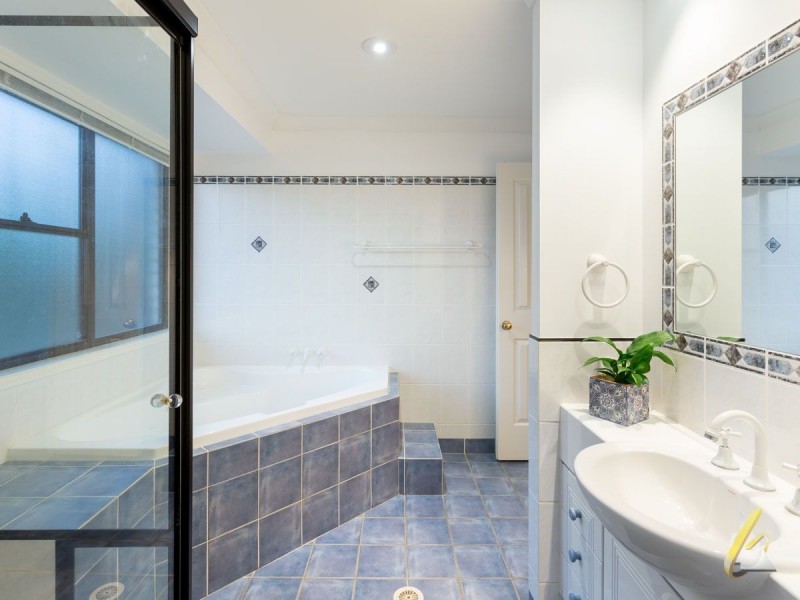 8 Casuarina Close, Bellbowrie QLD 4070