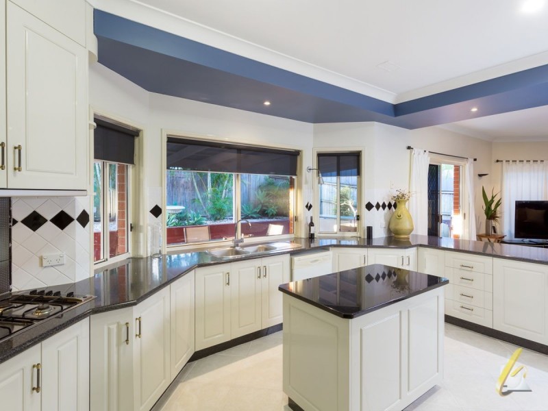 3 Stonyfell Pl, Forest Lake QLD 4078