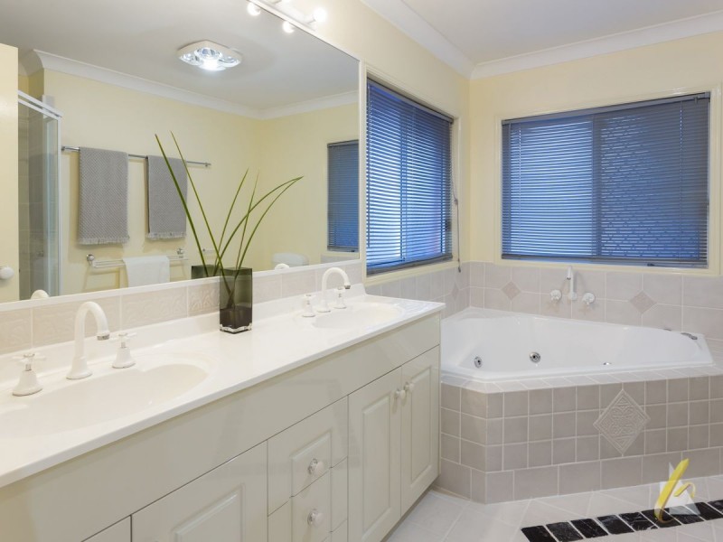 3 Stonyfell Pl, Forest Lake QLD 4078