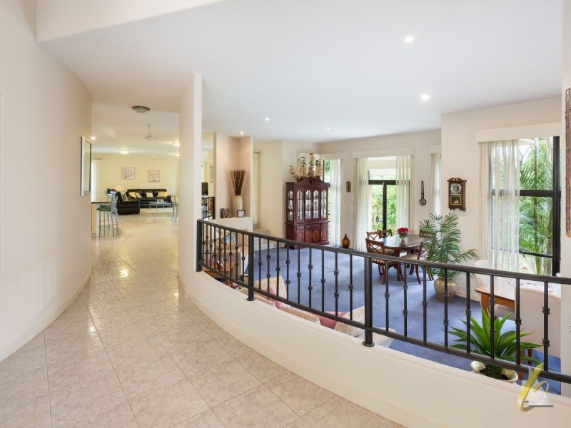 7 Logan Place, Pullenvale QLD 4069