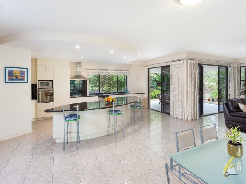 7 Logan Place, Pullenvale QLD 4069