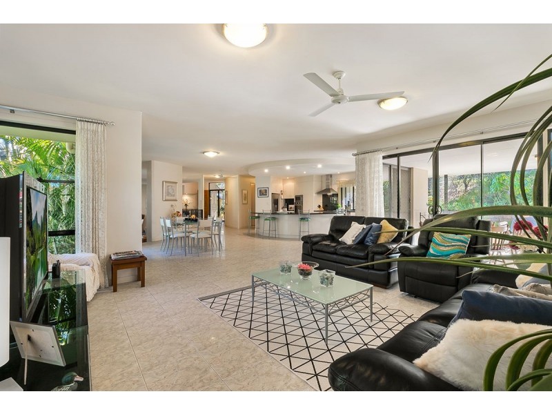 7 Logan Place, Pullenvale QLD 4069