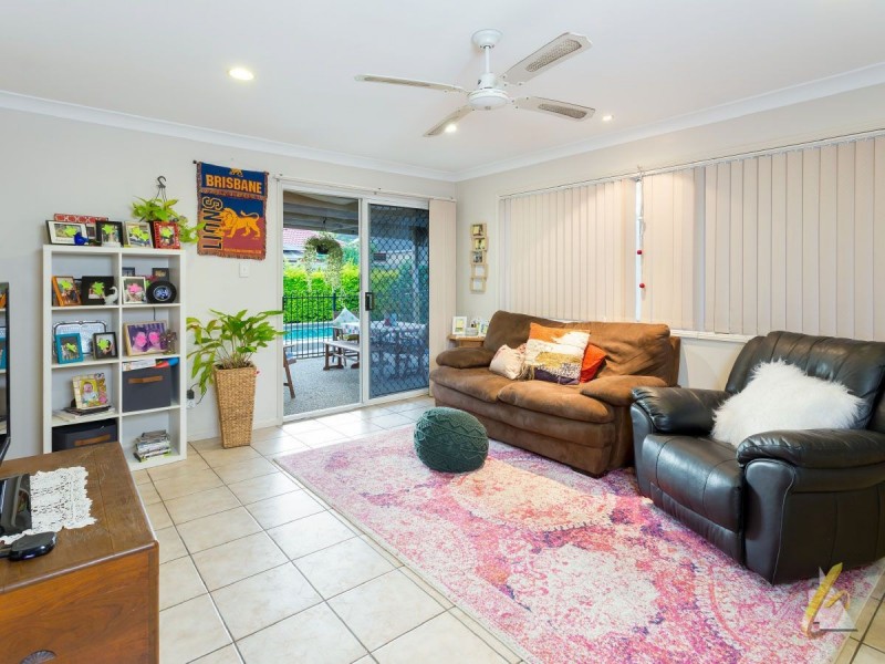 59 Lakeside Cres, Forest Lake QLD 4078