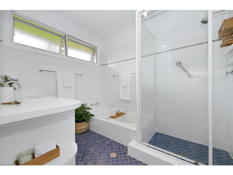 2 Durness St, Kenmore QLD 4069