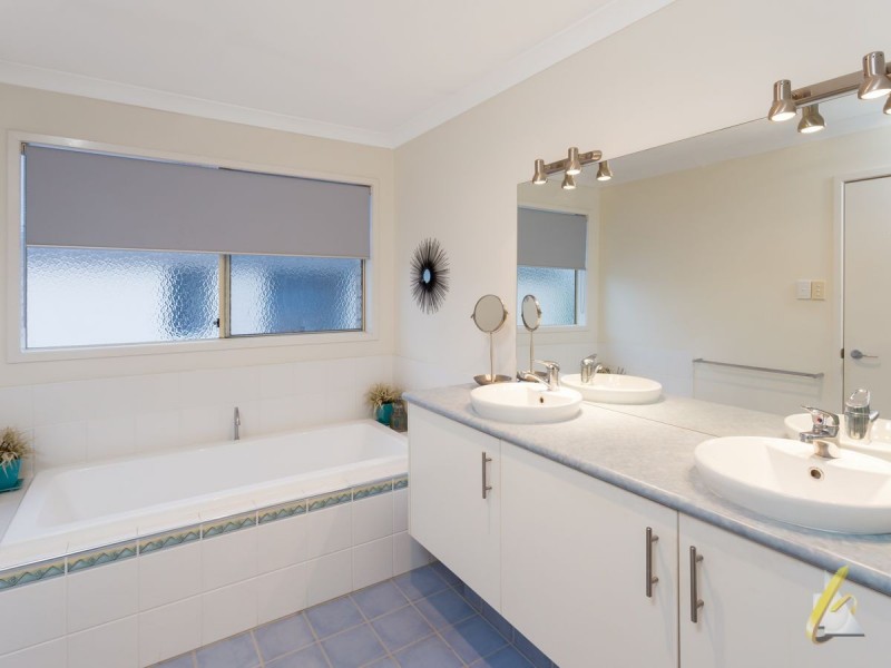 12 Cayman Pl, Forest Lake QLD 4078