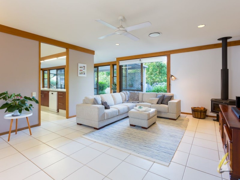 15 Shadowood Street, Kenmore Hills QLD 4069