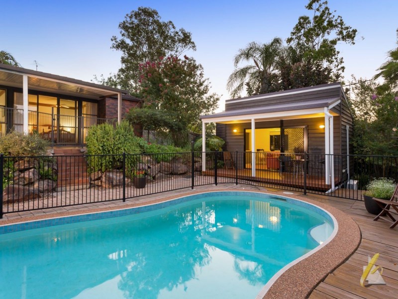 15 Shadowood Street, Kenmore Hills QLD 4069