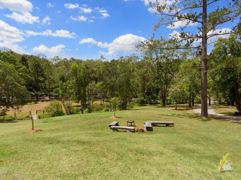 130 Savages Road, Brookfield QLD 4069