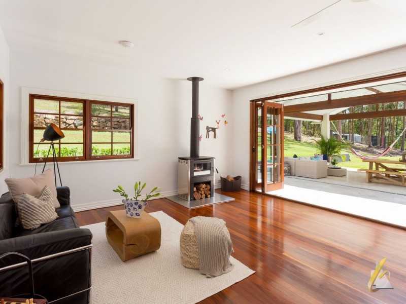 130 Savages Road, Brookfield QLD 4069