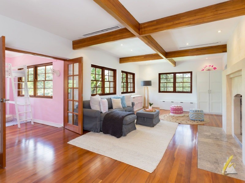 130 Savages Road, Brookfield QLD 4069