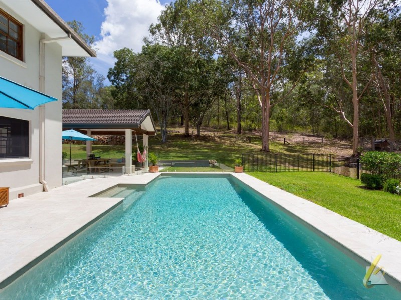 130 Savages Road, Brookfield QLD 4069