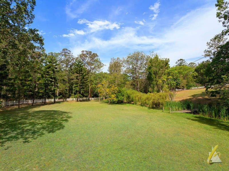 130 Savages Road, Brookfield QLD 4069