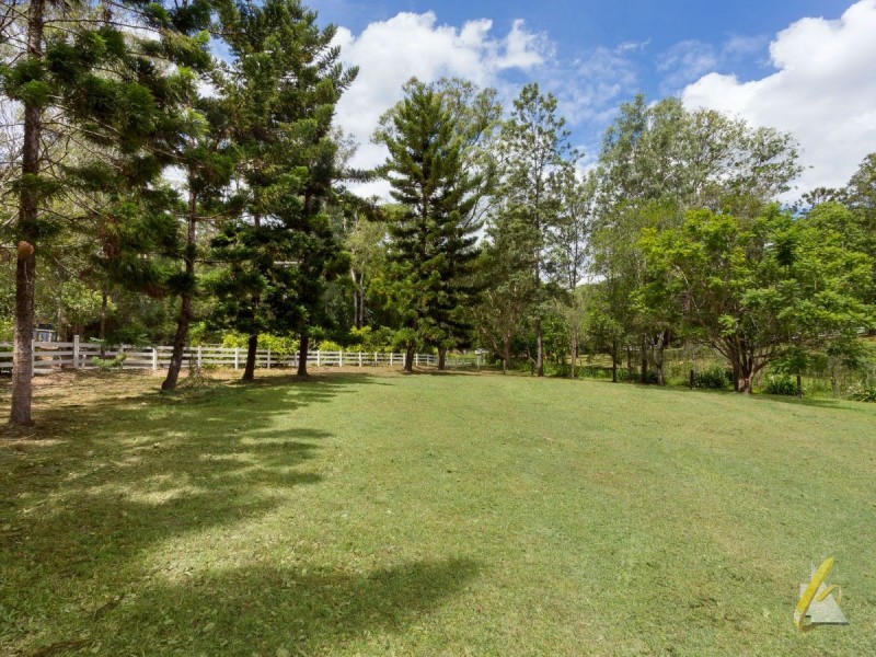 130 Savages Road, Brookfield QLD 4069